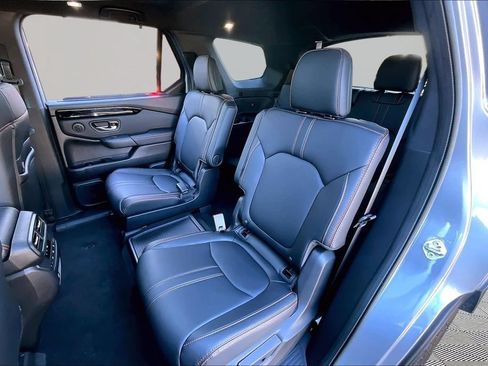 Used 2023 Honda Pilot TrailSport image 18