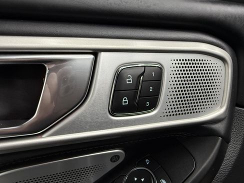 Used 2020 Ford Explorer Platinum image 11