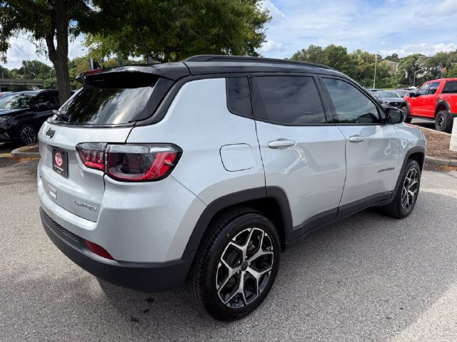 Used 2025 Jeep Compass Limited AWD/4WD image 10