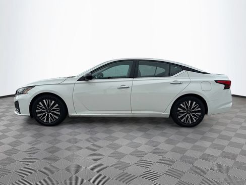 Used 2025 Nissan Altima 2.5 SV FWD image 5