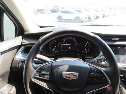 Used 2017 Cadillac XT5 Luxury w/ Driver Awareness Package AWD/4WD image 32