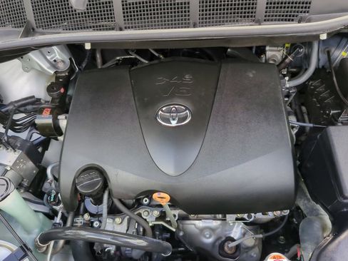 Used 2020 Toyota Sienna L FWD image 22