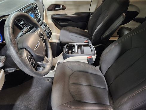 Used 2018 Chrysler Pacifica Touring Plus FWD image 29