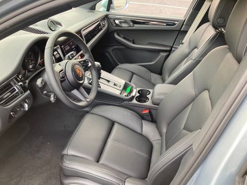 Used 2025 Porsche Macan AWD/4WD image 16