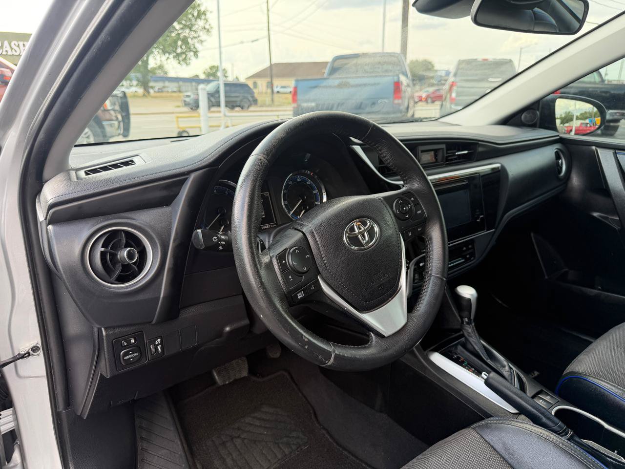 Used 2018 Toyota Corolla SE FWD image 9