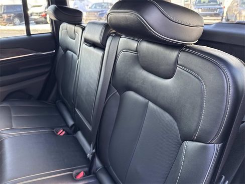 Used 2023 Jeep Grand Cherokee Overland image 14