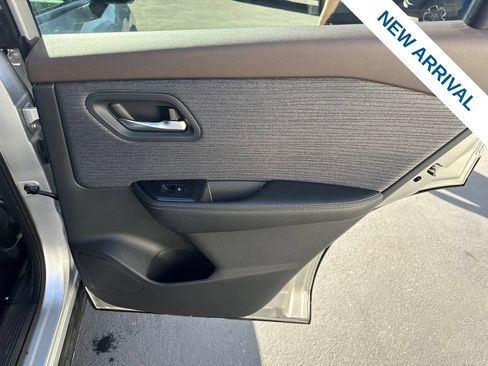 Used 2021 Nissan Rogue SV AWD/4WD image 12