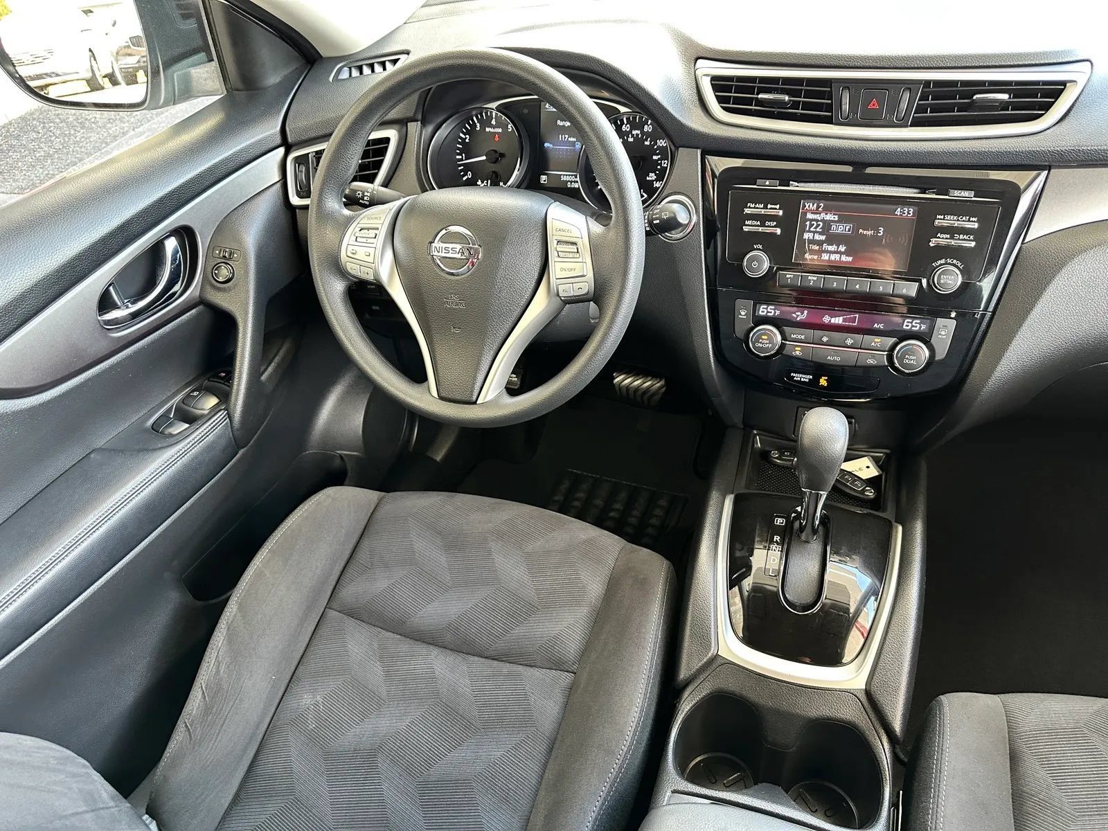 Used 2016 Nissan Rogue SV AWD/4WD image 12