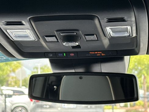 Used 2025 Chevrolet Tahoe Premier AWD/4WD image 27