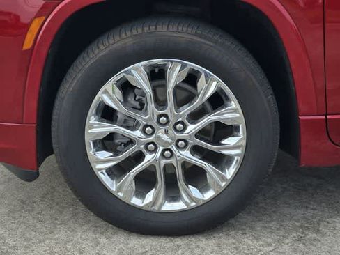 Used 2023 Chevrolet Traverse High Country FWD image 8