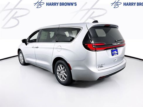 New 2026 Chrysler Pacifica Select image 30