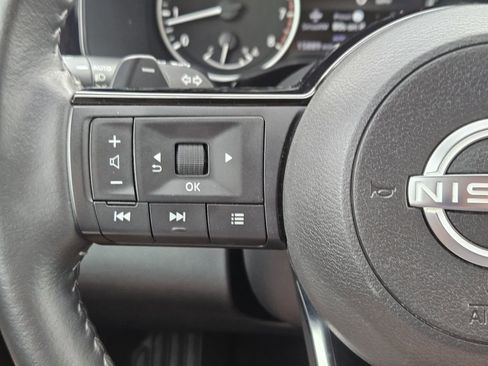 Used 2025 Nissan Pathfinder SL AWD/4WD image 33