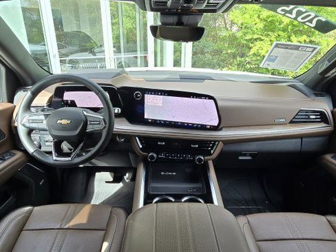 Used 2025 Chevrolet Tahoe High Country image 12