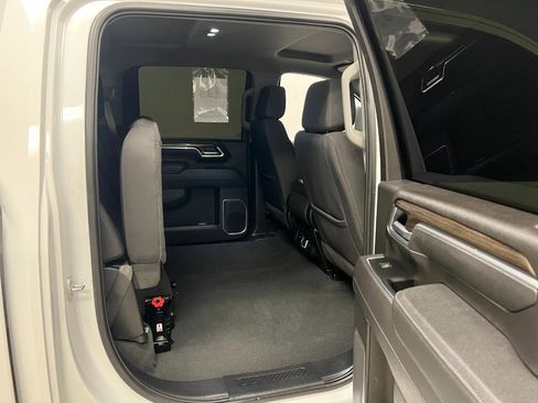 Used 2025 Chevrolet Silverado 2500 LT w/ Convenience Package image 31