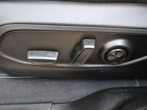 Used 2023 Jeep Grand Cherokee Altitude RWD image 23