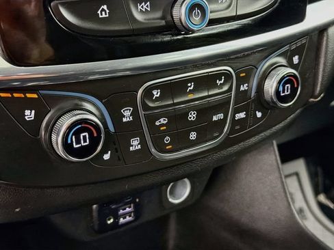 Used 2023 Chevrolet Traverse Premier AWD/4WD image 16