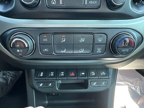 Used 2020 Chevrolet Colorado ZR2 w/ ZR2 Midnight Special Edition AWD/4WD image 18