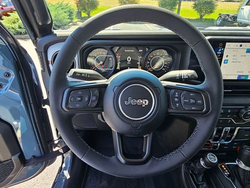 New 2025 Jeep Gladiator Willys image 18