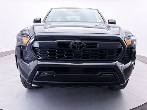 Used 2024 Toyota Tacoma TRD Off-Road AWD/4WD image 12