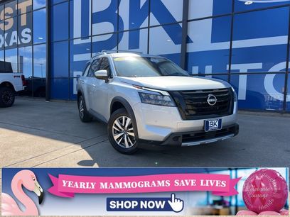 Used 2025 Nissan Pathfinder SL w/ Black Appearance Package