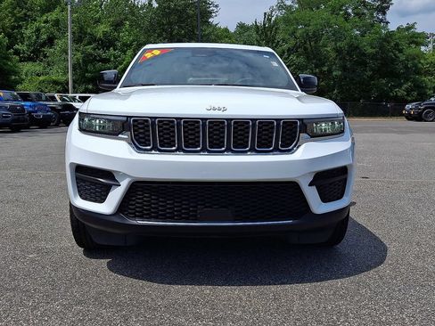 Certified 2025 Jeep Grand Cherokee Laredo AWD/4WD image 2