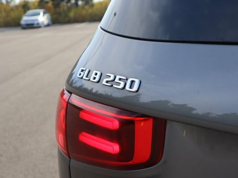 New 2026 Mercedes-Benz GLB 250 4MATIC image 9