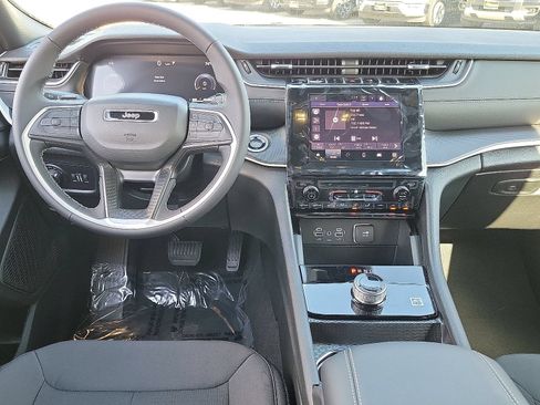 New 2025 Jeep Grand Cherokee Laredo X AWD/4WD image 4