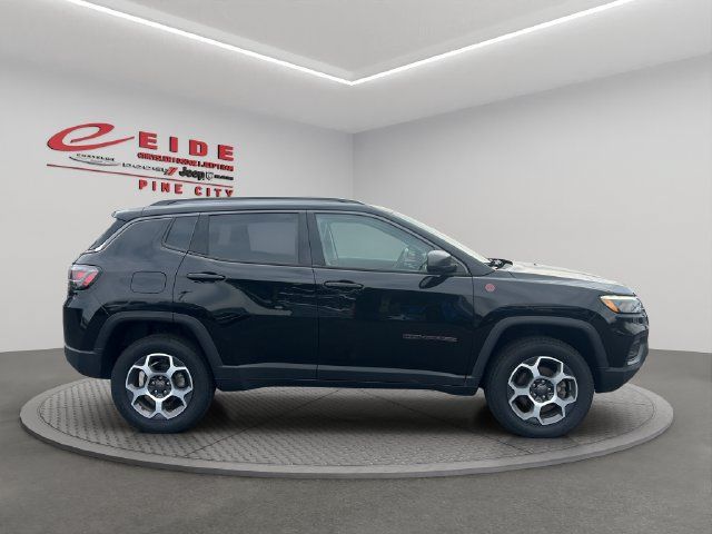 Used 2022 Jeep Compass Trailhawk w/ Trailhawk Elite Group AWD/4WD image 11