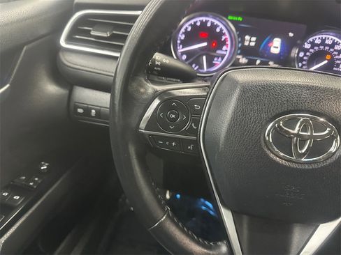 Used 2018 Toyota Camry XLE image 24