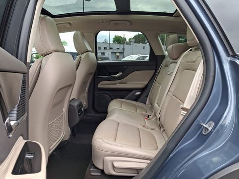 Used 2022 Lincoln Corsair AWD w/ Premium Package image 10