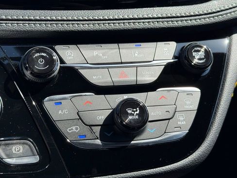 New 2026 Chrysler Pacifica Select image 20