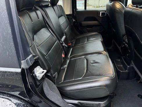 Used 2022 Jeep Wrangler Unlimited Sahara w/ Cold Weather Group image 28