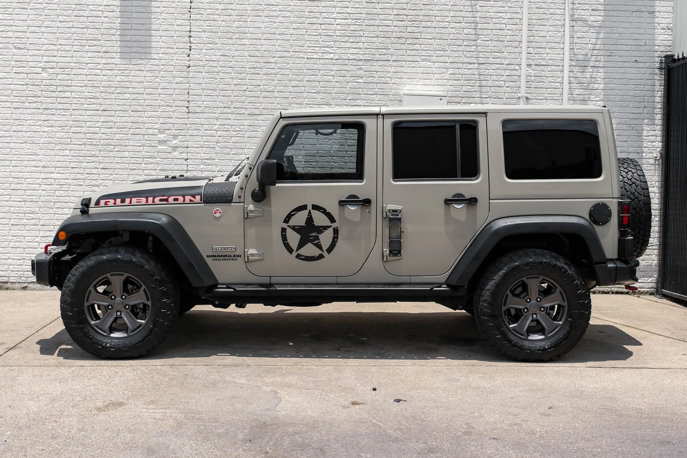 Used 2017 Jeep Wrangler Unlimited Rubicon AWD/4WD image 9