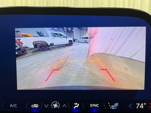 Used 2025 Chevrolet Traverse LT image 23