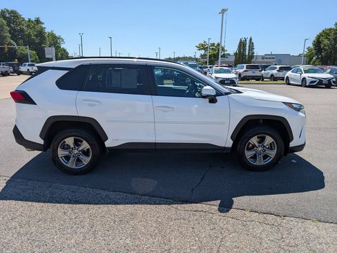 Used 2024 Toyota RAV4 LE AWD/4WD image 7