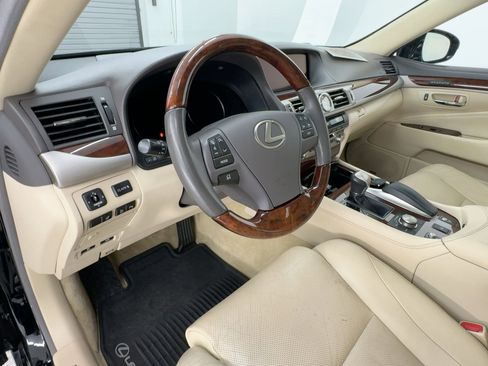 Used 2015 Lexus LS 460 w/ Comfort Package image 4
