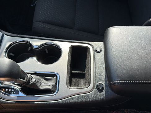 Used 2019 Jeep Grand Cherokee Laredo AWD/4WD image 19