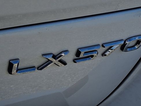 Used 2021 Lexus LX 570 4WD w/ Luxury Package image 30