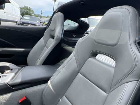 Used 2019 Chevrolet Corvette Stingray Coupe w/ Z51 1LT RWD image 29