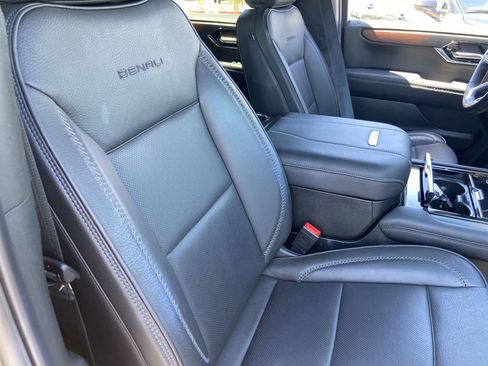 Used 2025 GMC Yukon XL Denali AWD/4WD image 24