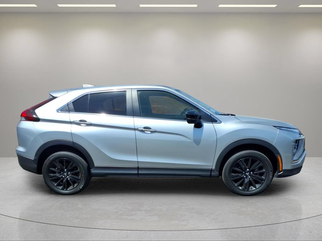 Used 2024 Mitsubishi Eclipse Cross LE AWD/4WD image 2