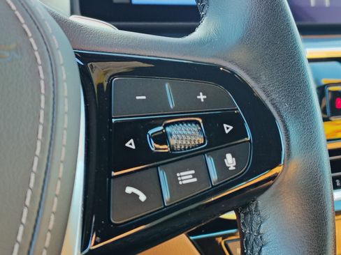 Used 2023 BMW 530i w/ Convenience Package image 30