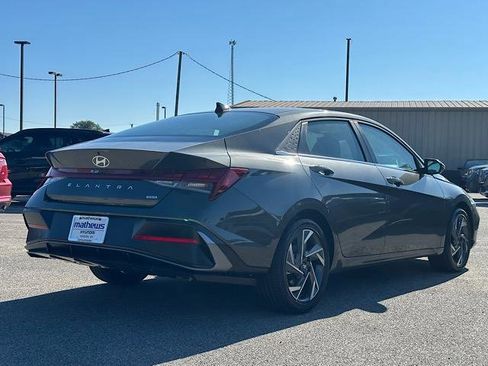 New 2025 Hyundai Elantra Limited image 5