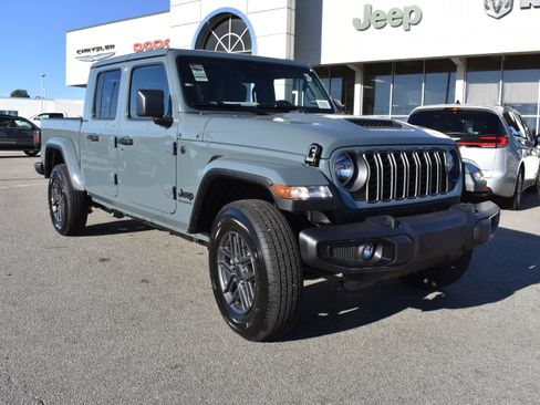 New 2026 Jeep Gladiator Sport image 3