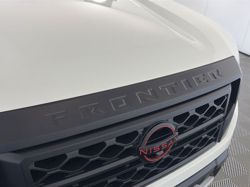 Used 2024 Nissan Frontier SL AWD/4WD image 18