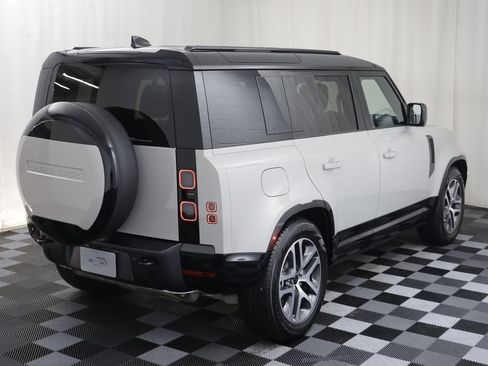 Certified 2026 Land Rover Defender 110 X-Dynamic SE AWD/4WD image 19
