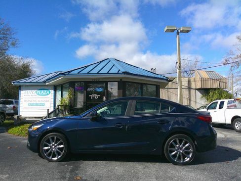 Used 2018 MAZDA MAZDA3 Touring image 10