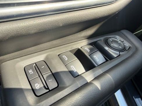 Used 2022 Chevrolet Suburban LT AWD/4WD image 13