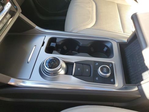 Used 2020 Ford Explorer Platinum w/ Premium Technology Package image 35