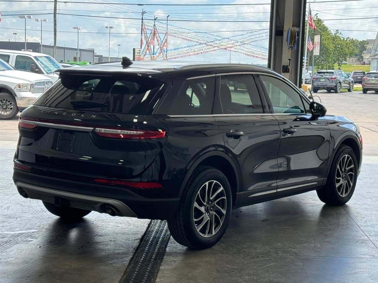 Used 2021 Lincoln Corsair AWD w/ Towing Package I image 3